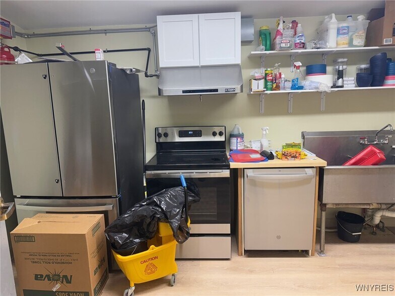 4416 Military Rd, Niagara Falls, NY for sale - Interior Photo - Image 2 of 6