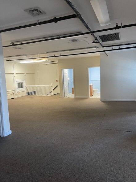 1015 Broad St, Newark, NJ for lease - Interior Photo - Image 3 of 6