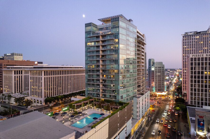 3785 Wilshire Blvd, Los Angeles, CA for sale - Building Photo - Image 2 of 13