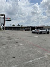 9103 Cypress Creek Pky, Houston, TX for lease Building Photo- Image 1 of 1