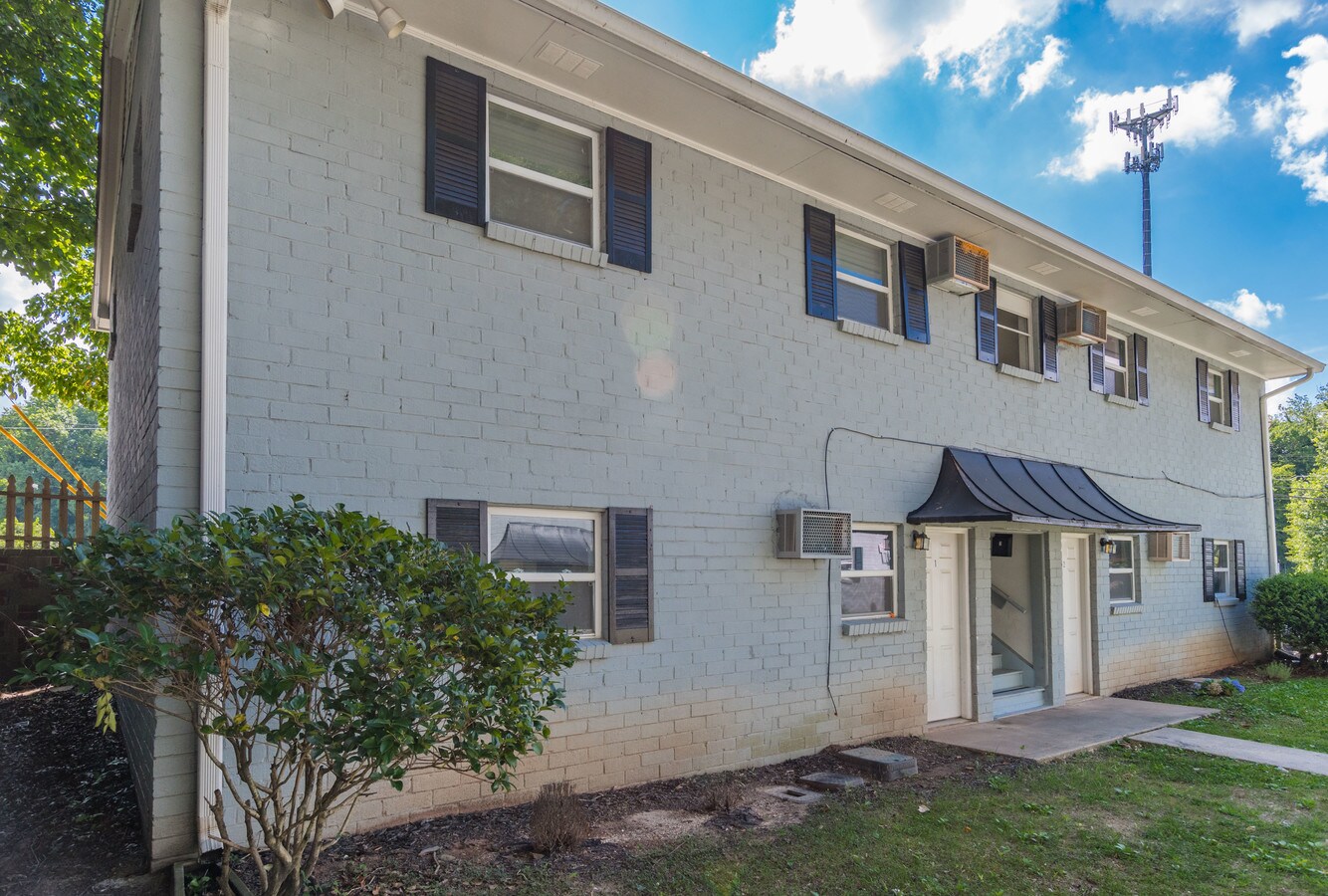 2336 Bolton Rd NW, Atlanta, GA 30318