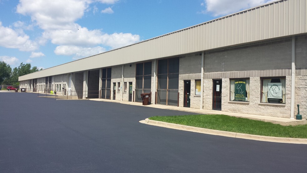 10711-10785 Wolf Dr, Huntley, IL for lease - Building Photo - Image 1 of 5