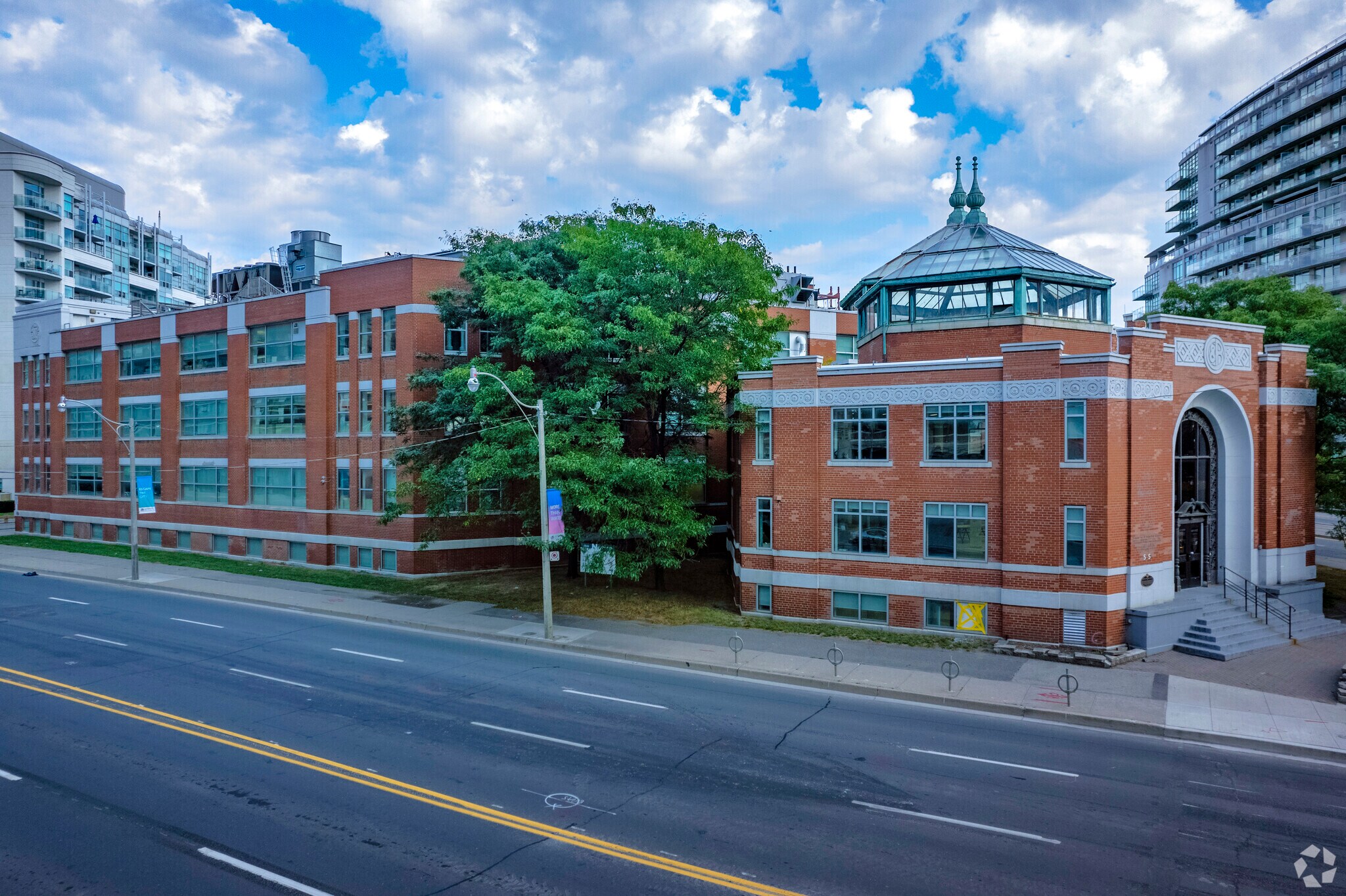 545 Lake Shore Blvd W, Toronto, ON for lease Building Photo- Image 1 of 7