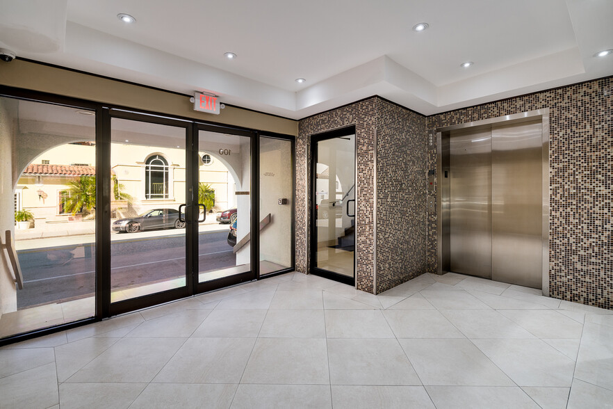 100 Almeria Ave, Coral Gables, FL for lease - Lobby - Image 2 of 6