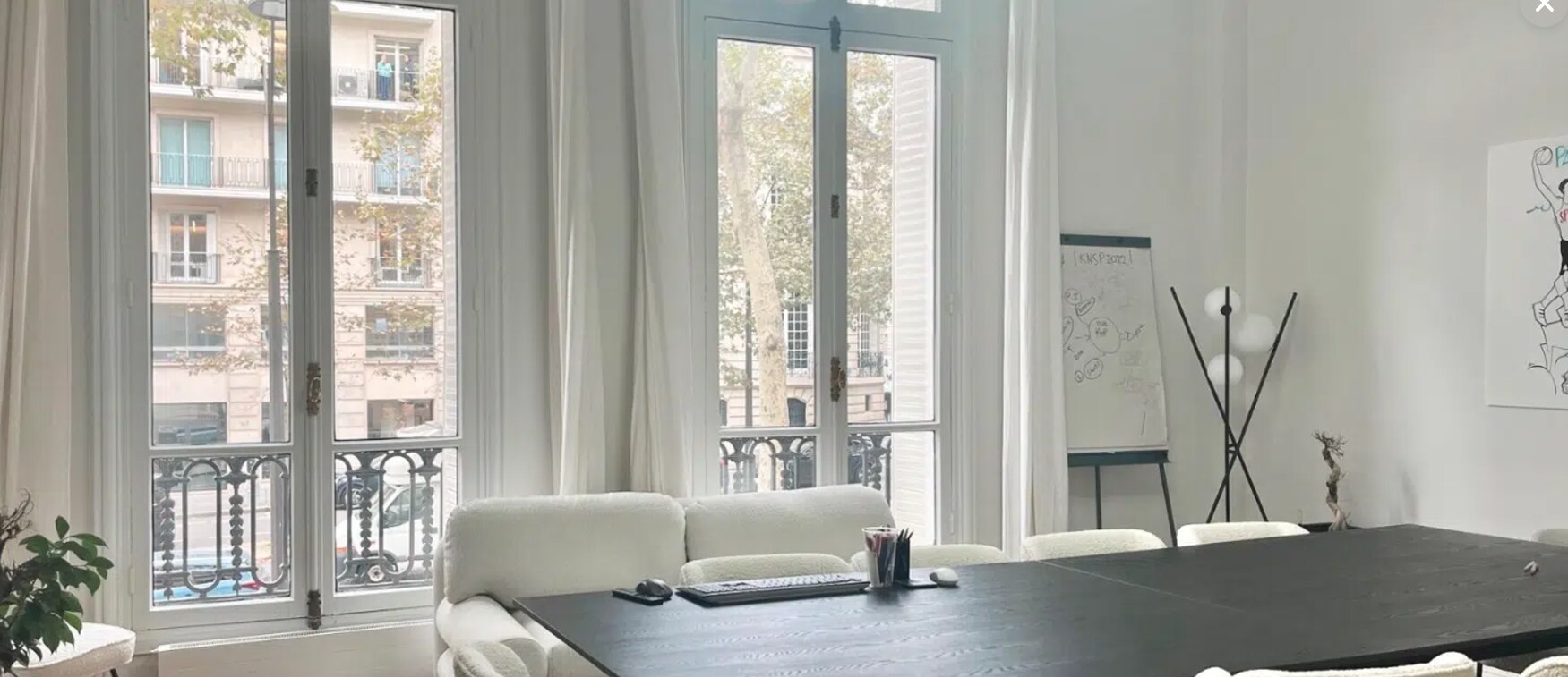 Office in Paris for lease Interior Photo- Image 1 of 3