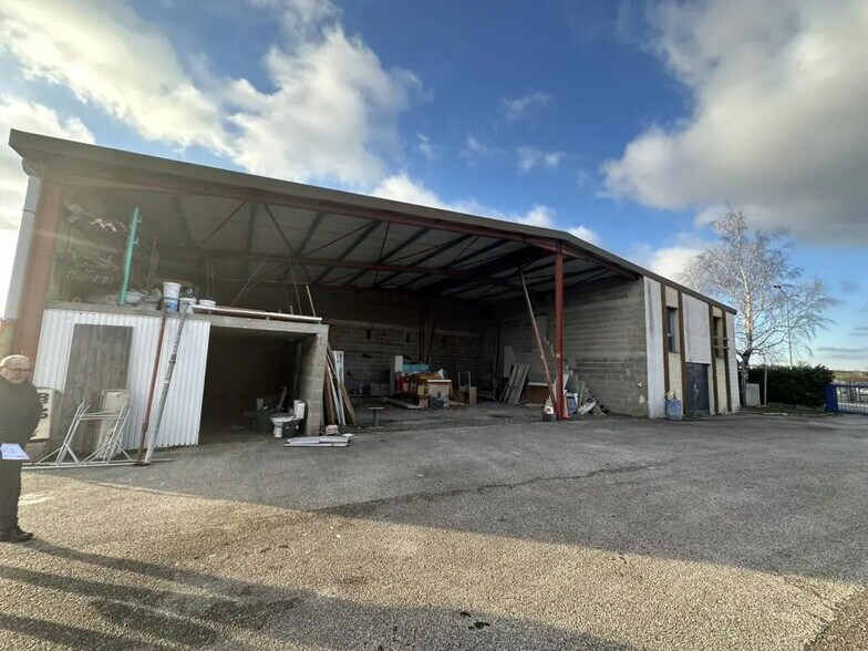 Flex in Lentilly for sale - Building Photo - Image 2 of 7