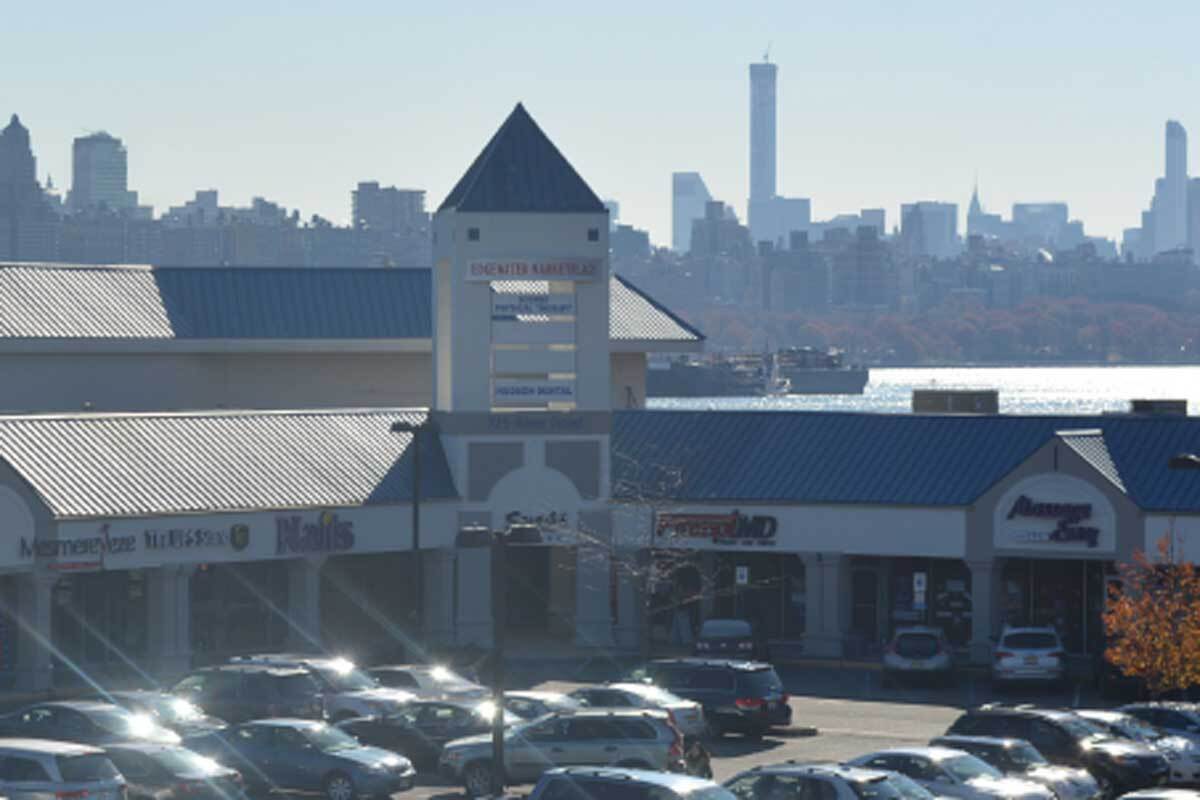 725 River Rd, Edgewater, NJ 07020 The Marketplace At Edgewater