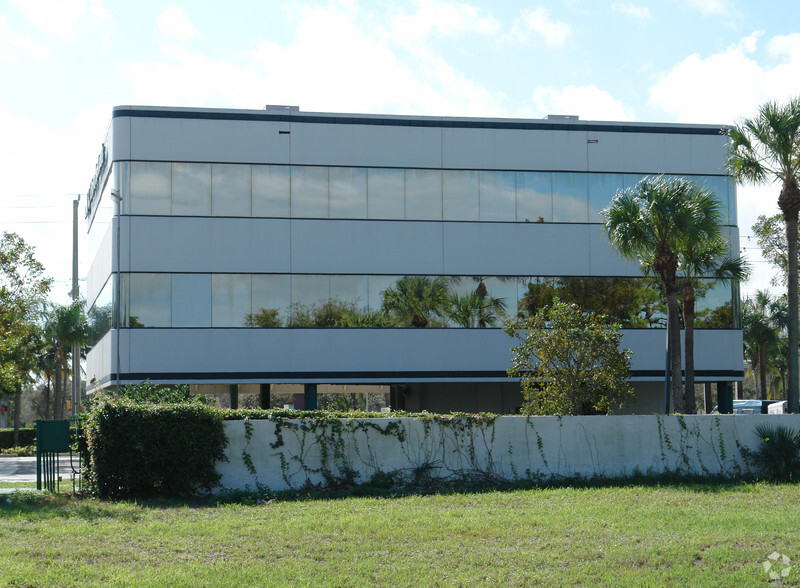 401 W Linton Blvd, Delray Beach, FL for lease - Building Photo - Image 3 of 17