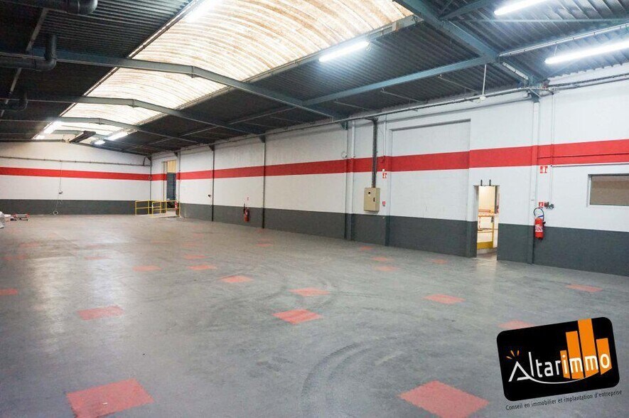 Flex in Lucé for lease - Interior Photo - Image 1 of 6