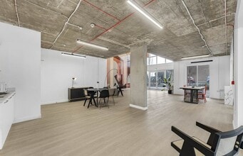 9 Osier Way, London for lease Interior Photo- Image 2 of 3