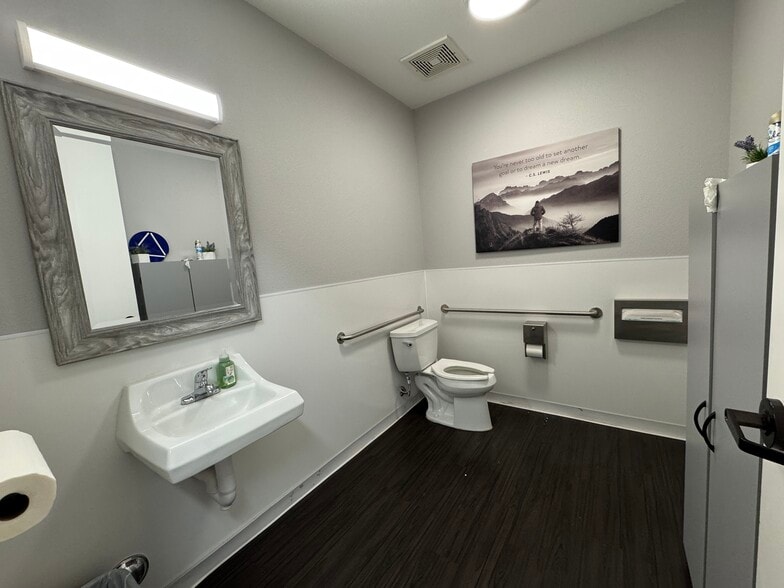 217 N School St, Lodi, CA for lease - Building Photo - Image 3 of 6