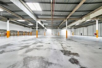 Industrial in Trappes for lease Interior Photo- Image 1 of 14