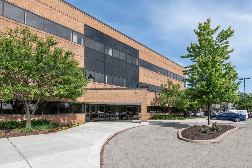 305 E Eisenhower Pkwy, Ann Arbor, MI for lease - Building Photo - Image 1 of 3