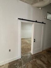 805 Rhode Pl, Houston, TX for lease Interior Photo- Image 2 of 4