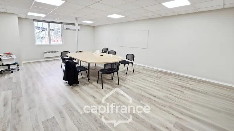Office in Chalon-sur-Saône for lease Interior Photo- Image 1 of 4