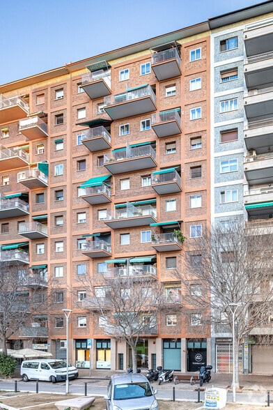 Multifamily in Barcelona, Barcelona for sale - Primary Photo - Image 1 of 1