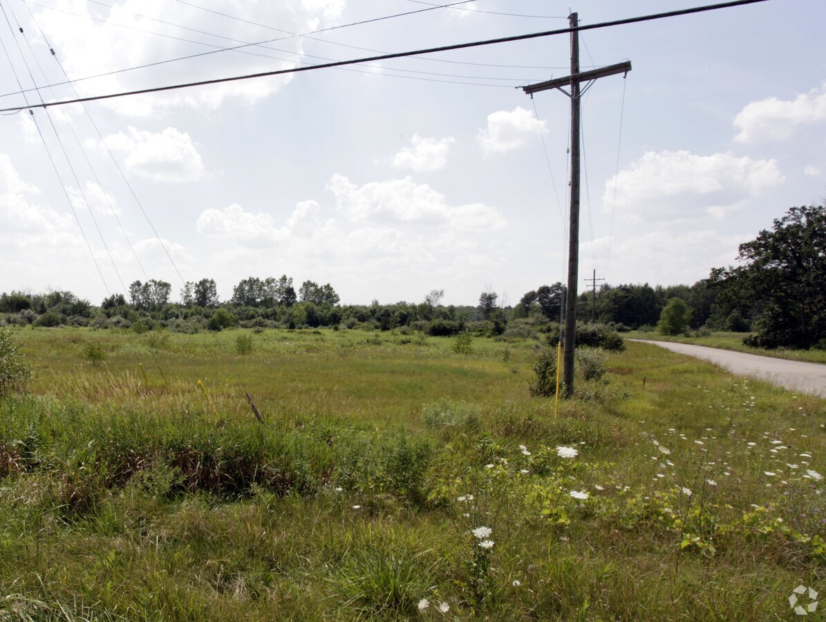 Lake Nepessing Rd, Lapeer, MI 48446