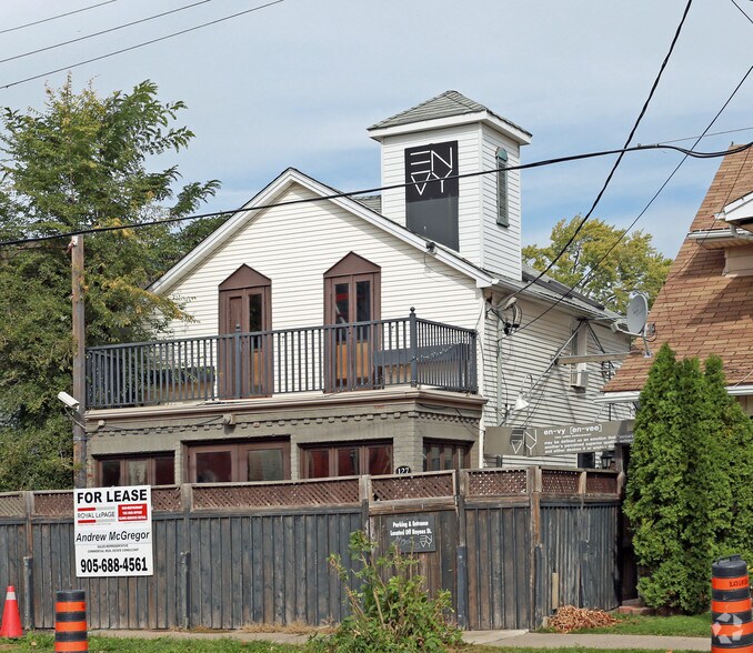 127 Queenston St, St Catharines, ON for sale - Primary Photo - Image 1 of 1