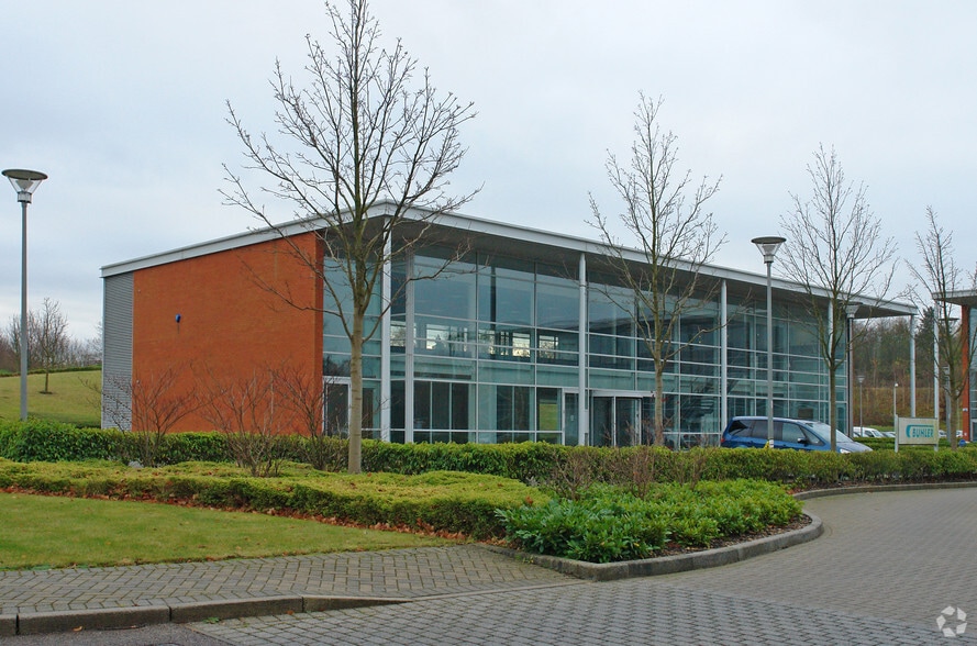 Centennial Ave, Borehamwood for sale - Primary Photo - Image 1 of 1