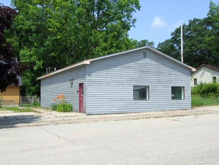 133 Main St, Fife Lake, MI 49633