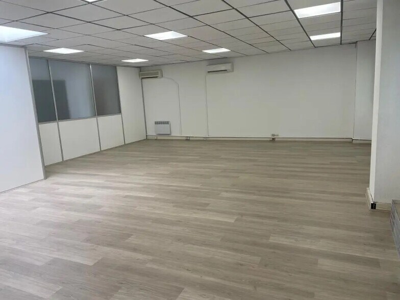 Office in for lease - Interior Photo - Image 3 of 4