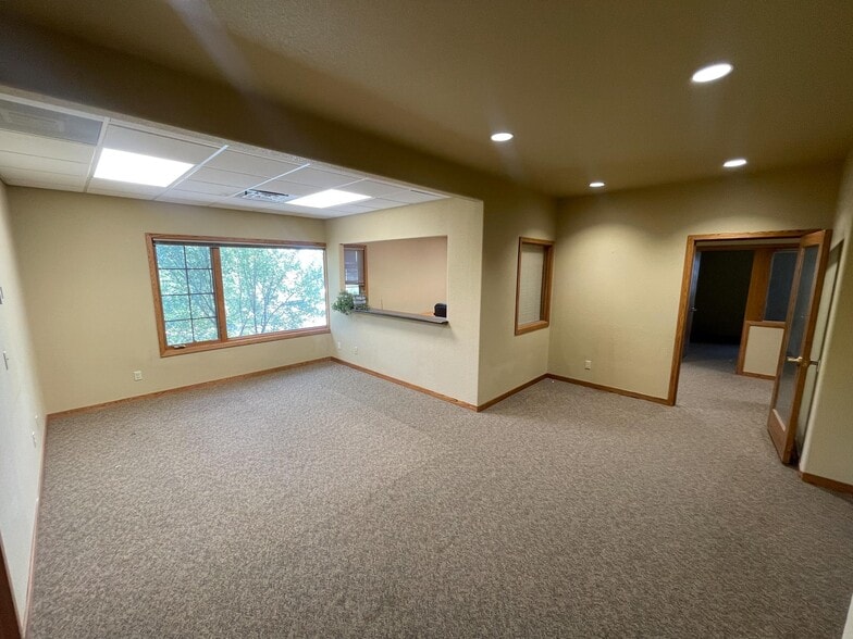 1160 Lake Plaza Dr, Colorado Springs, CO for lease - Interior Photo - Image 3 of 4