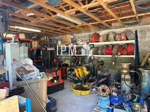 Flex in Les Pennes-Mirabeau for lease Interior Photo- Image 2 of 4