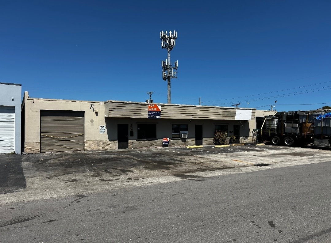 559 NE 42nd St, Oakland Park, FL for lease Building Photo- Image 1 of 4