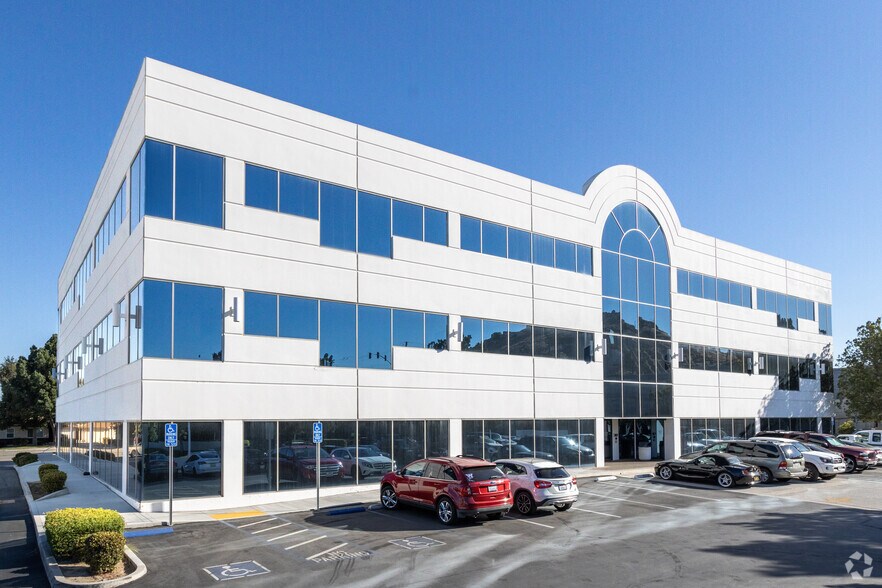 3400 Central Ave, Riverside, CA for lease - Building Photo - Image 3 of 9