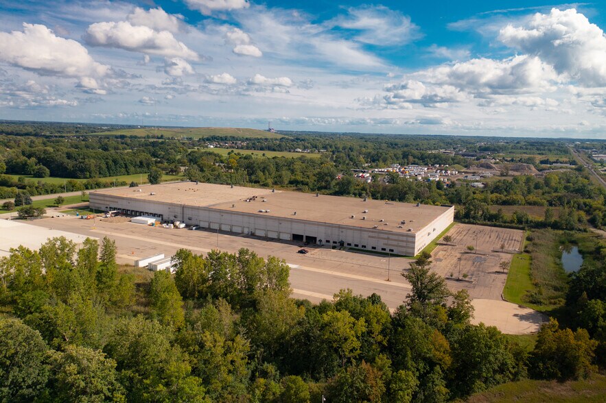 17550 Allen Rd, Brownstown, MI for sale - Building Photo - Image 1 of 1