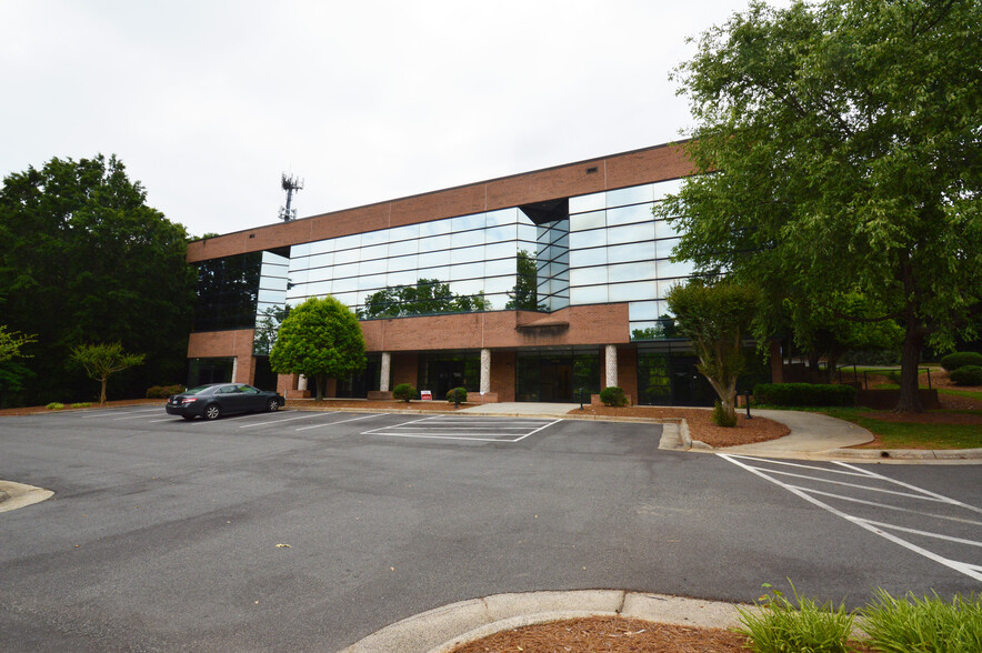 5509 W Friendly Ave, Greensboro, NC for lease - Building Photo - Image 3 of 15