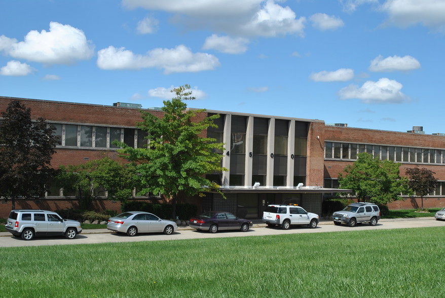 4500 Lee Rd, Cleveland, OH for lease - Building Photo - Image 1 of 1