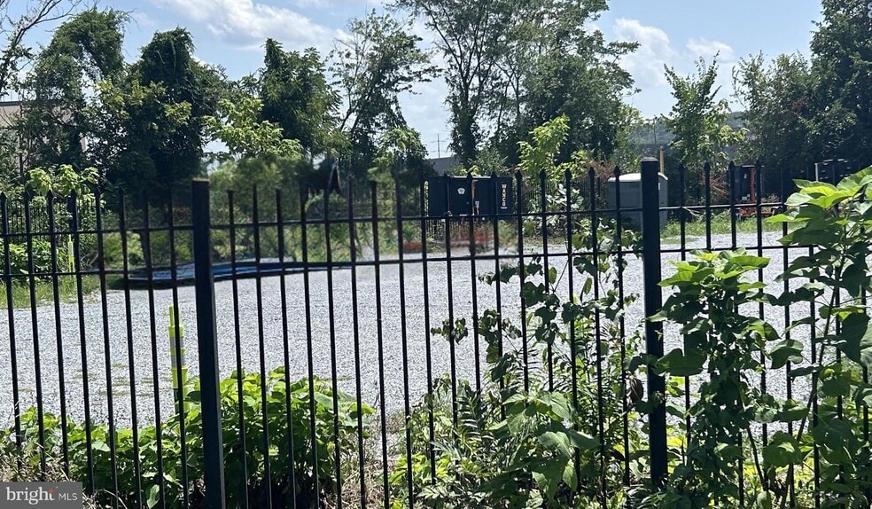 2405 Douglas Street, NE, Washington, DC for lease - Building Photo - Image 2 of 7