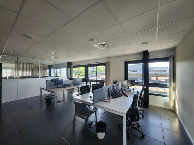 Office in Montpellier for lease - Interior Photo - Image 2 of 14