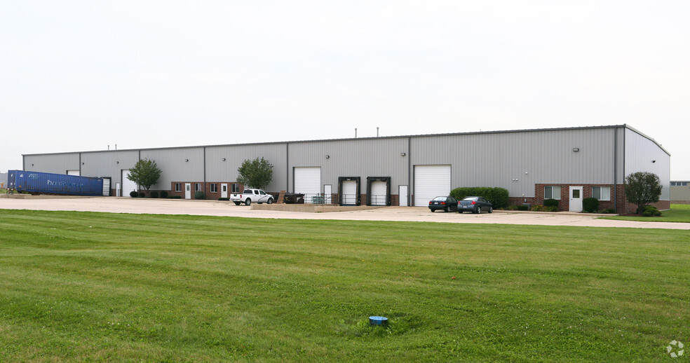 405 Comanche Cir, Harvard, IL for lease - Building Photo - Image 1 of 4