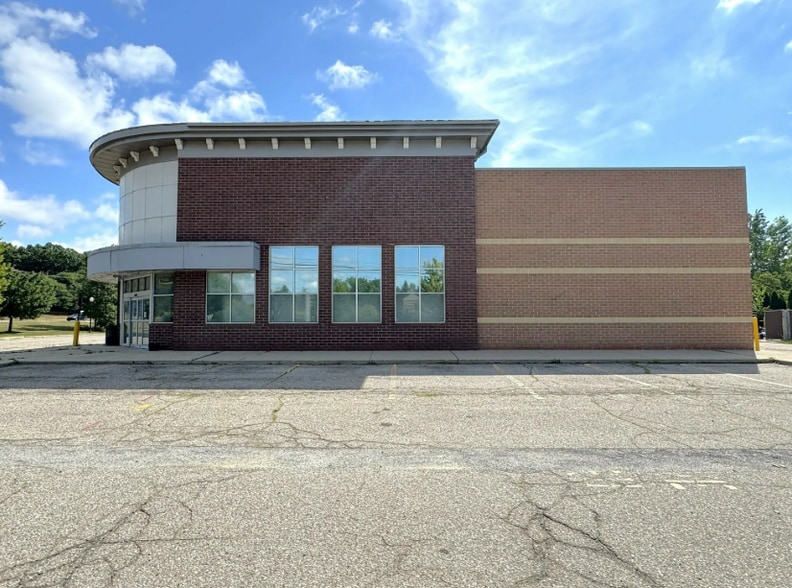 5751 Clarkston Rd, Clarkston, MI for lease - Building Photo - Image 3 of 7