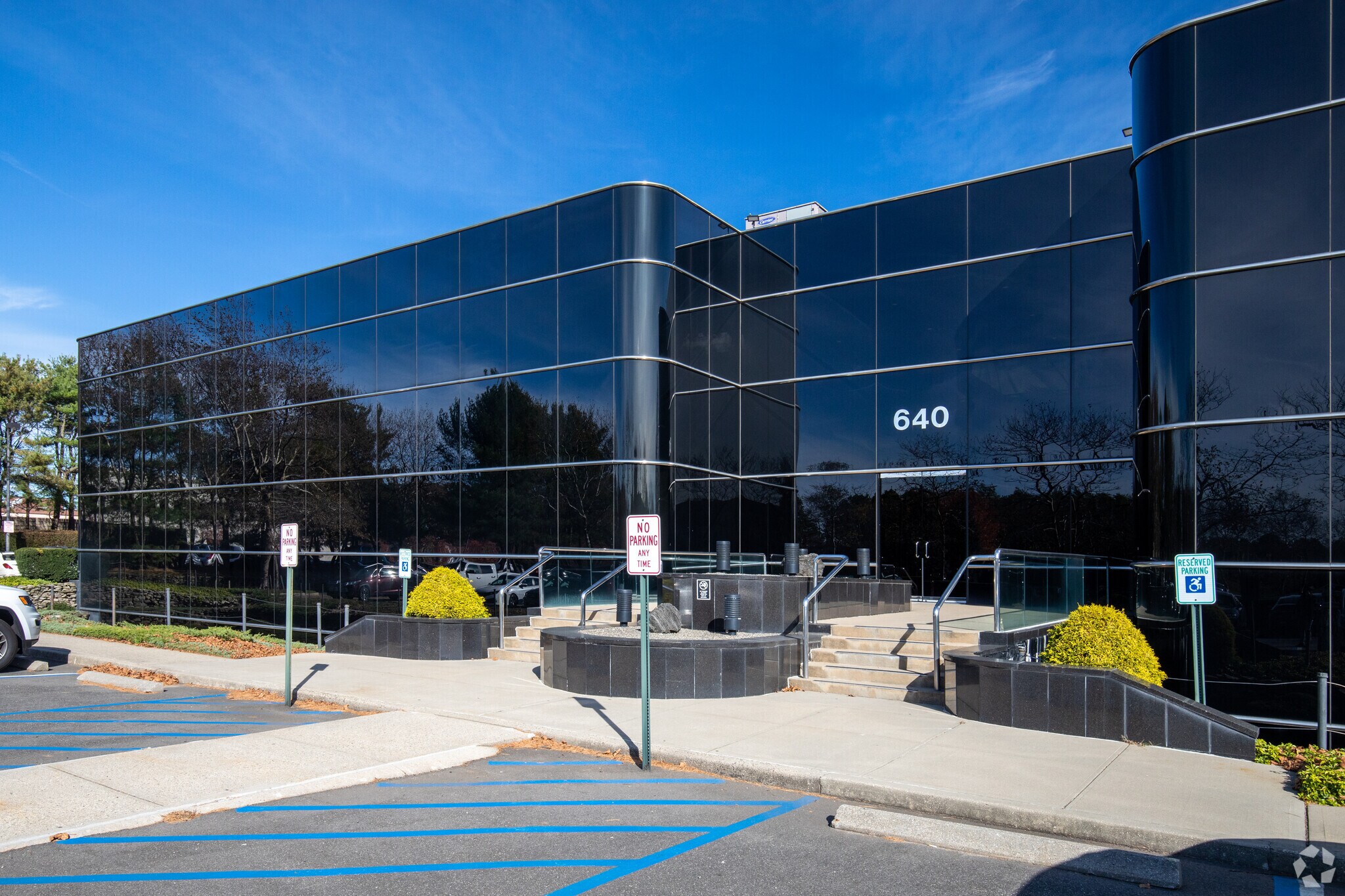 640 Johnson Ave, Bohemia, NY 11716 Airport Corporate Center