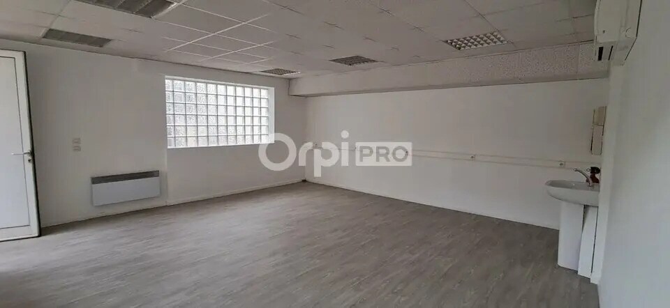 Retail in Pau for lease - Interior Photo - Image 2 of 5