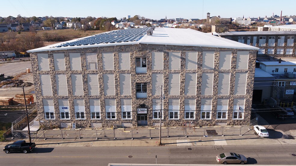 749 Quequechan Rd, Fall River, MA for sale - Building Photo - Image 1 of 1