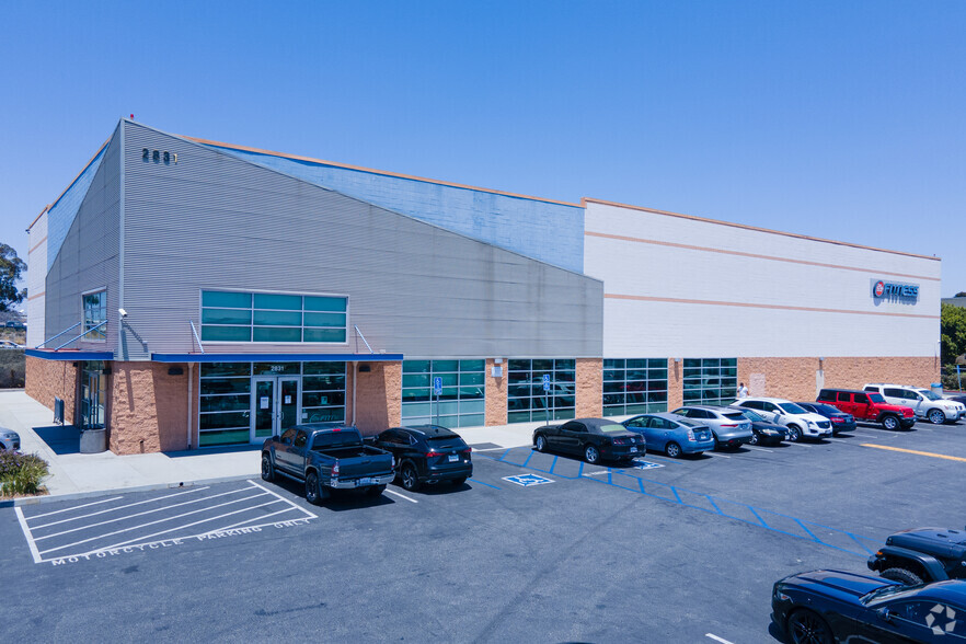 2831 W 120th St, Hawthorne, CA for lease - Primary Photo - Image 1 of 5