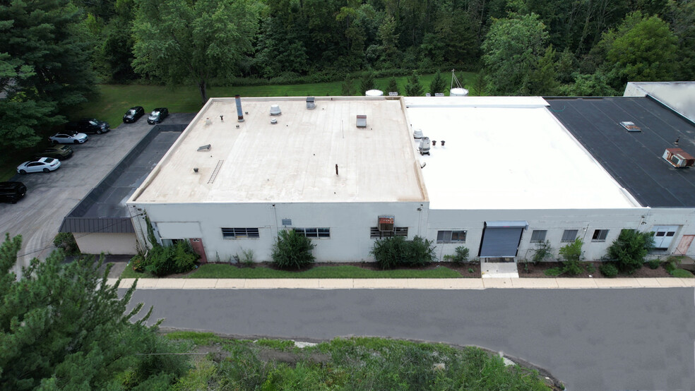 355 Crider Ave, Moorestown, NJ for lease - Building Photo - Image 3 of 17