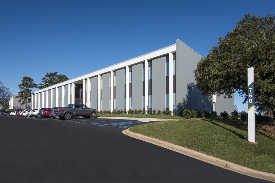 750 Executive Center Dr, Greenville, SC for lease - Primary Photo - Image 1 of 6