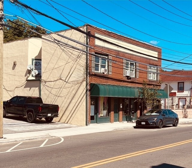 455 Maple Ave, Westbury, NY for lease - Building Photo - Image 1 of 2