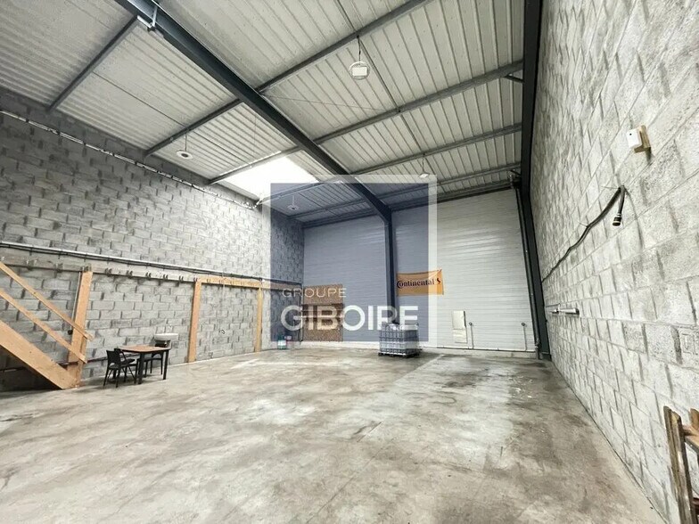 Industrial in Pacé for lease - Building Photo - Image 3 of 14