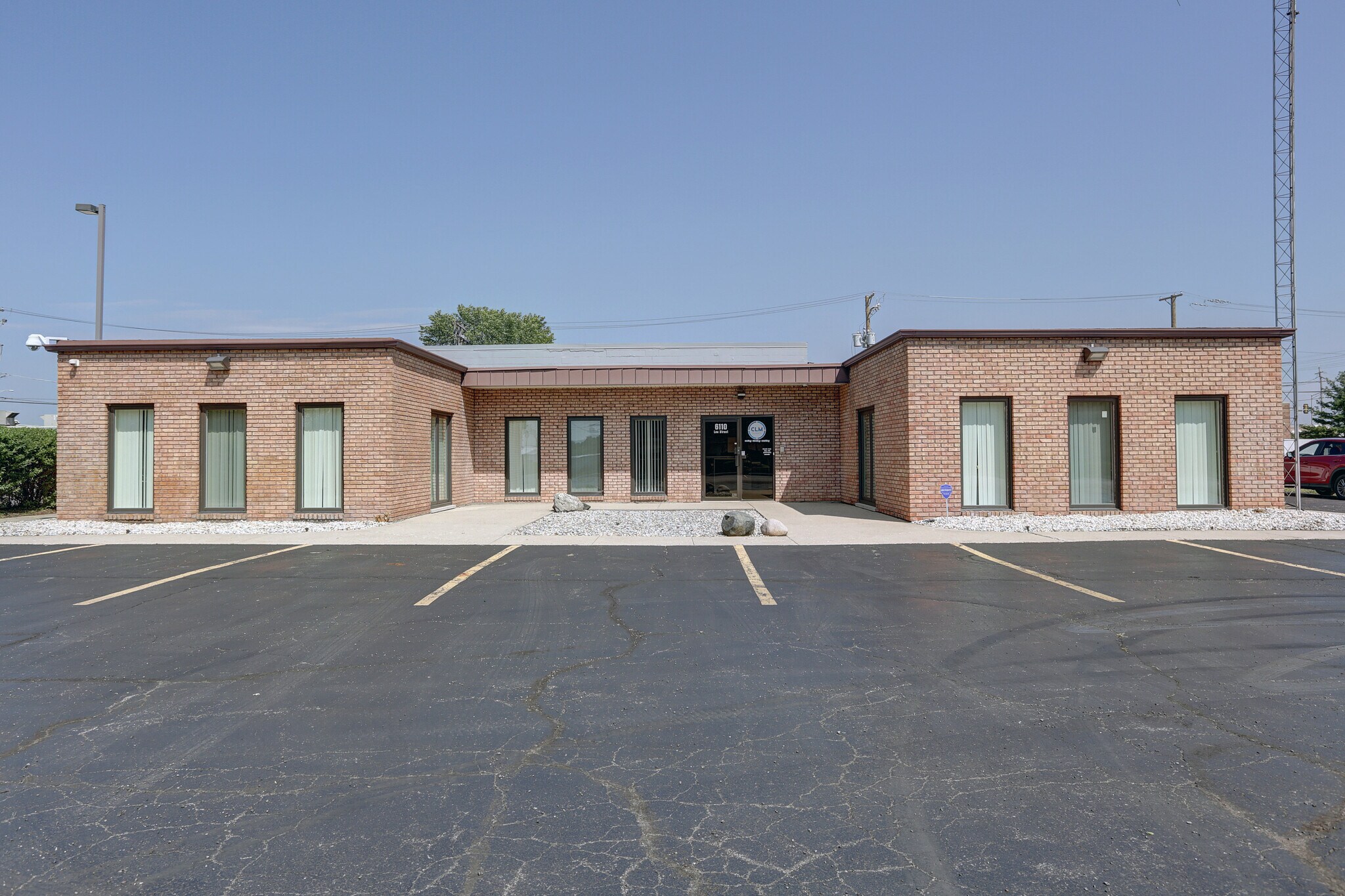 6110 Lou St, Crystal Lake, IL for sale Primary Photo- Image 1 of 1