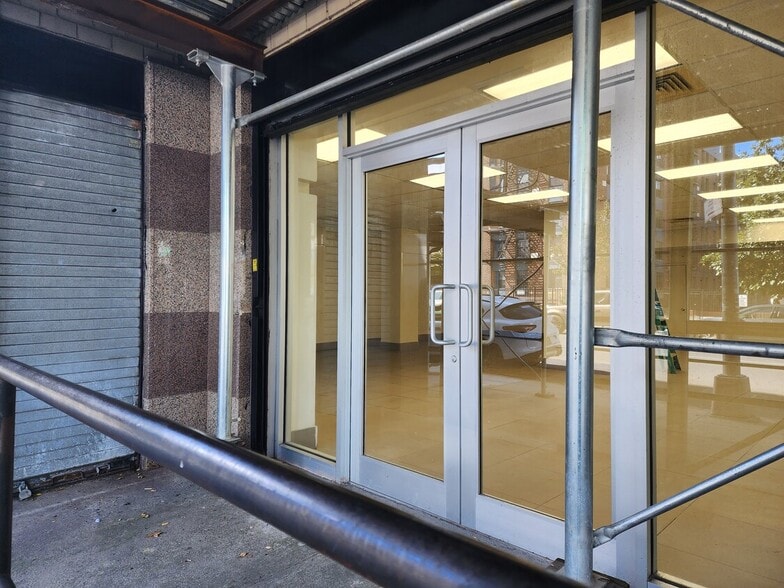 272 Marcus Garvey Blvd, Brooklyn, NY for lease - Primary Photo - Image 1 of 11