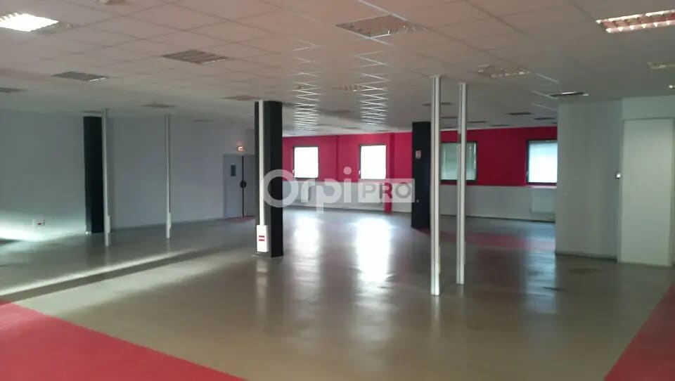 Office in Reims for lease - Building Photo - Image 2 of 6