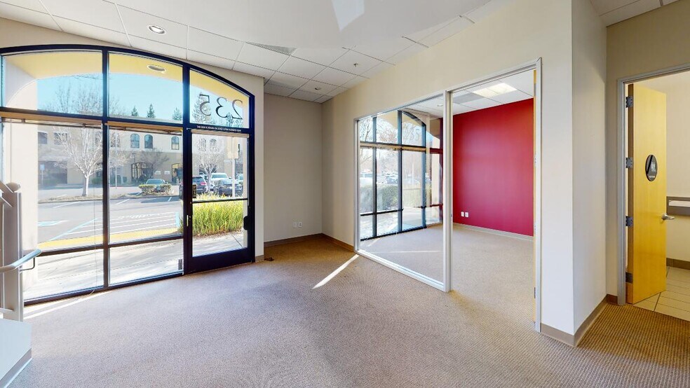 205245 Foss Creek Cir, Healdsburg, CA 95448