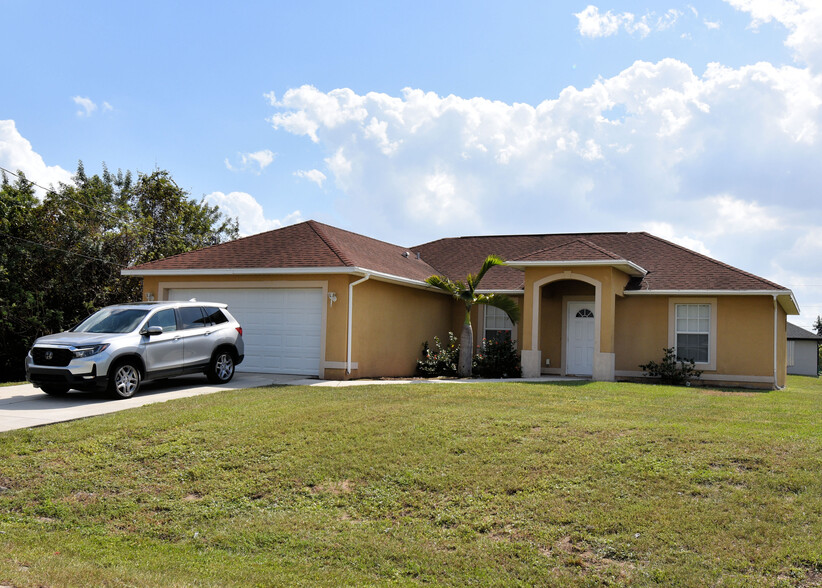 Portfolio of 7 SFH in Lehigh Acres portfolio of 7 properties for sale on LoopNet.com - Building Photo - Image 3 of 13