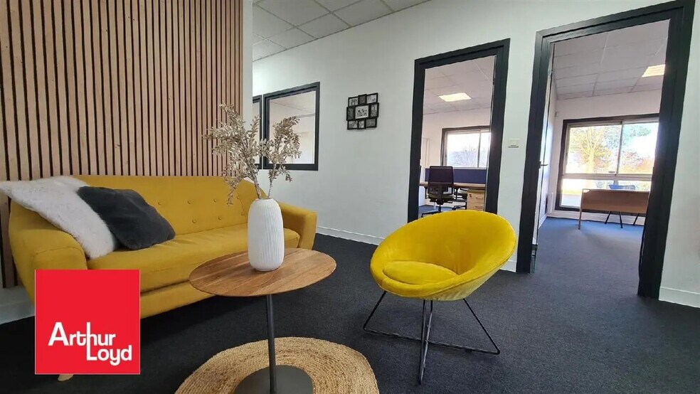 Flex in Fontenay-sur-Eure for sale - Interior Photo - Image 3 of 5